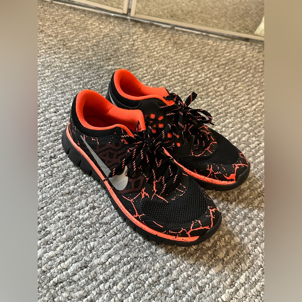 Nike running shoes size 5.5Y big kids shoes